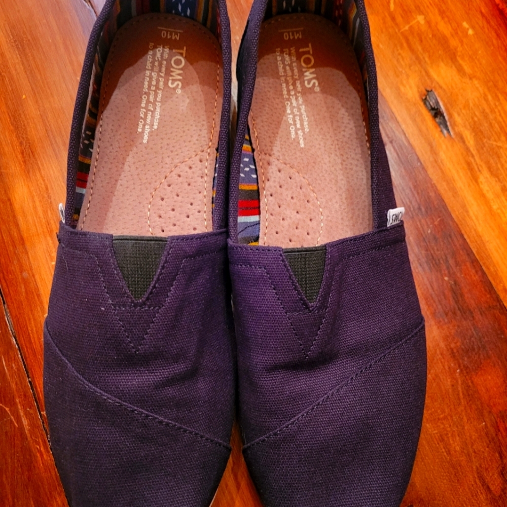 Tom's slip on shoes size 10 womens